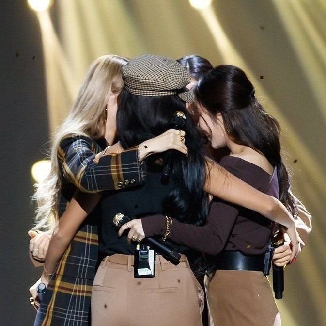 wheeinthefandom's tweet image. Missing OT4 MAMAMOO whenever they're like this