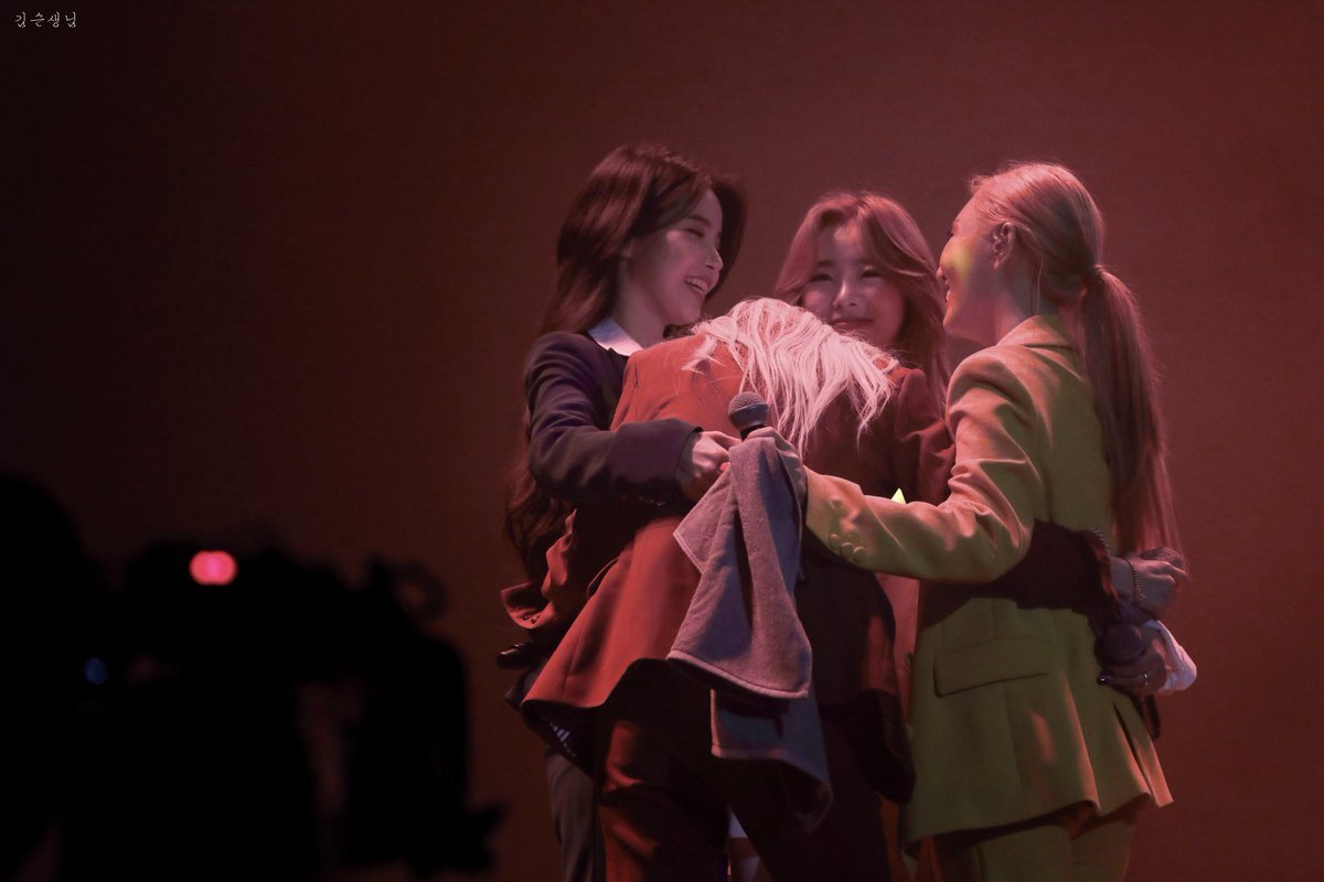wheeinthefandom's tweet image. Missing OT4 MAMAMOO whenever they're like this