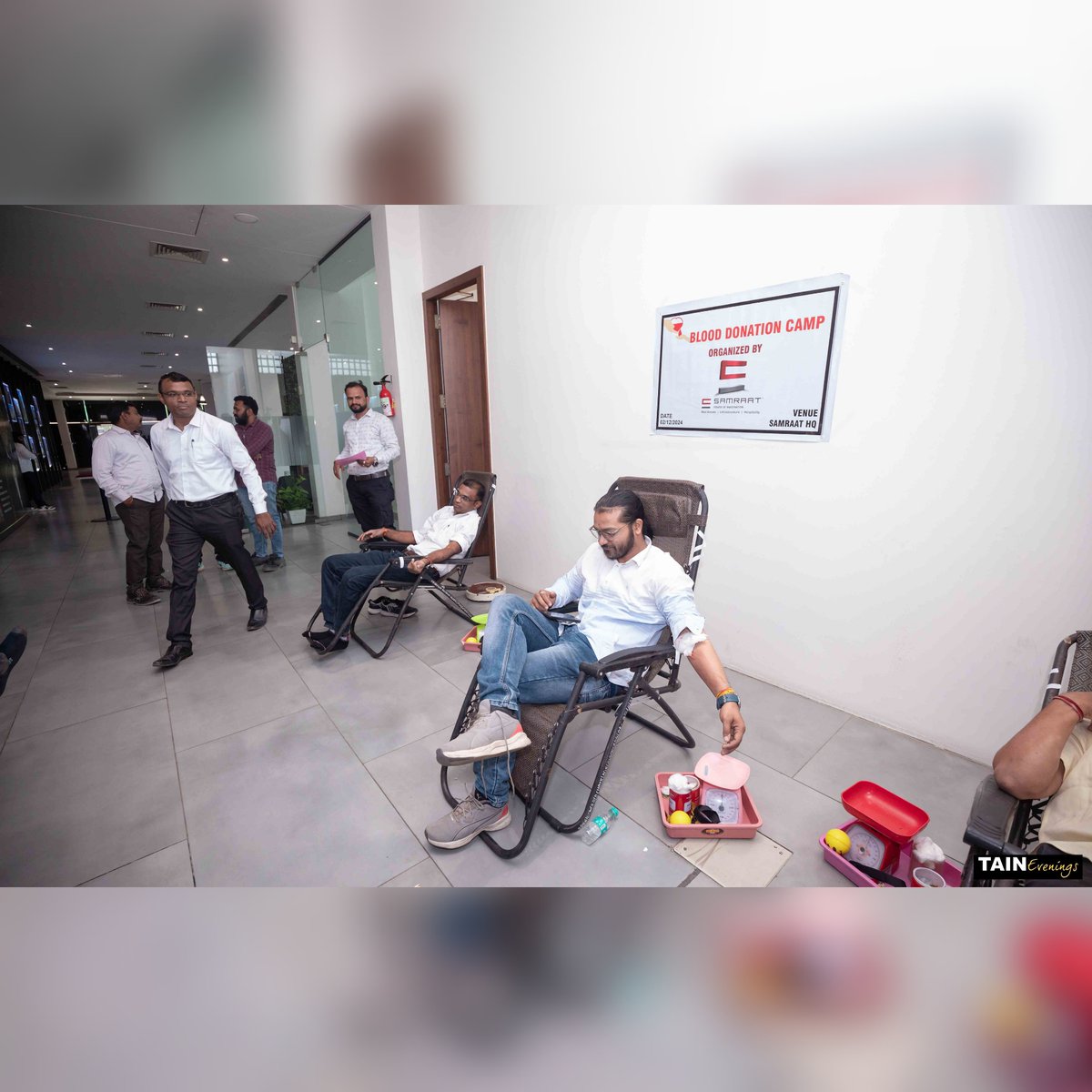 samraat_group's tweet photo. 🎉 Celebrated our CMD Sujoy Sir's birthday with joy and purpose! Along with festivities, our team donated blood to make a difference. ❤️ #Leadership #GivingBack https://t.co/IJMlWllJNA