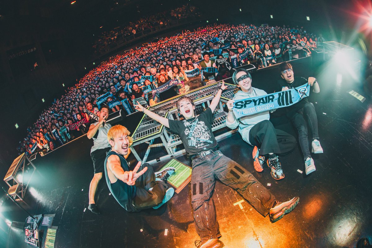 tomozo0088's tweet photo. SPYAIR
TOUR-AO-Zepp Nagoya

センター2列目で暴れて燃え尽きた
酸欠でふらふらで最高だった😻

#spyair https://t.co/aGTnM5RZZO