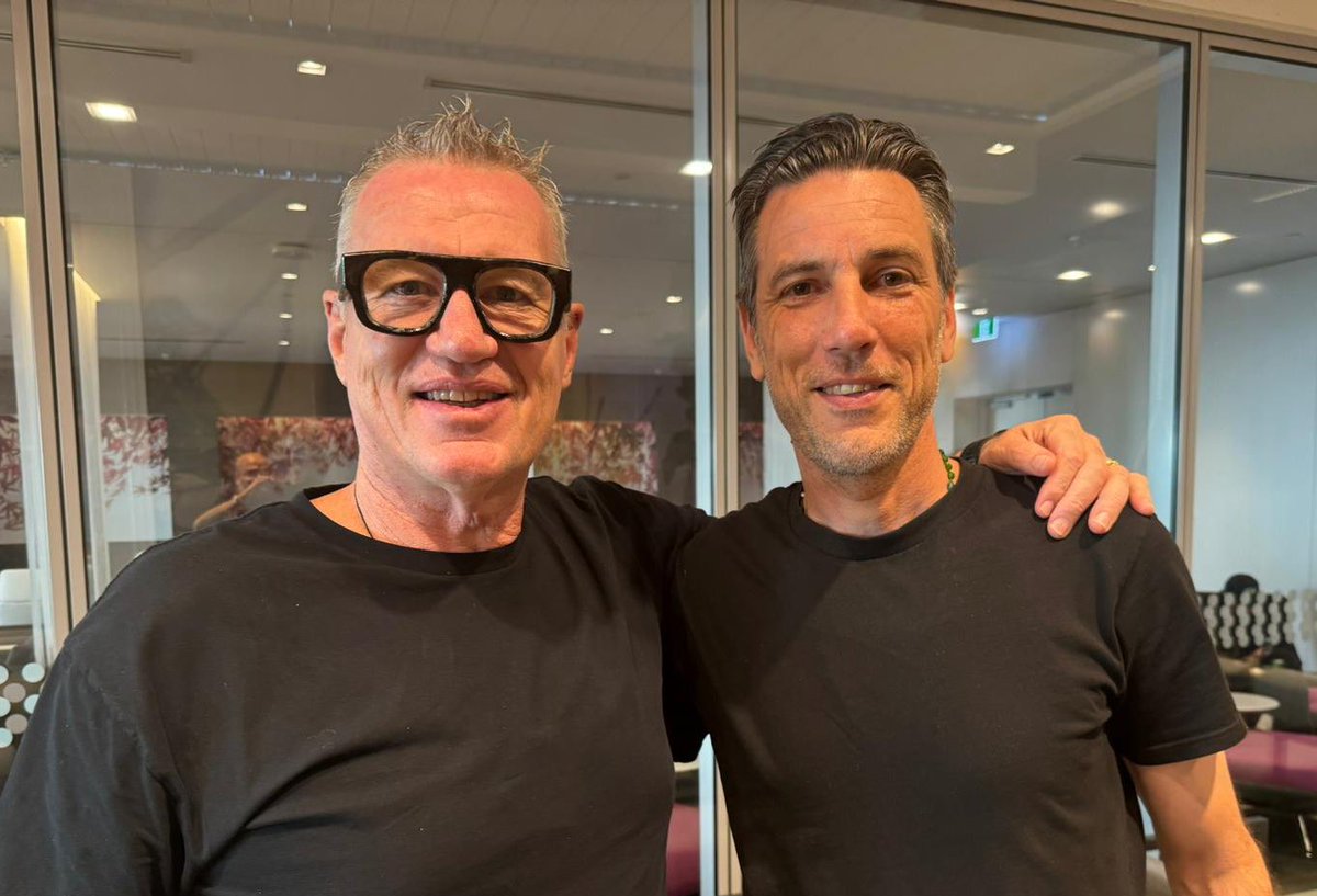 On my way to the #FCWC25 Draw in #Miami #USA on <a href="/AucklandCity_FC/">🇳🇿 Auckland City FC</a> mission and ran into <a href="/AllBlacks/">All Blacks</a> Legend <a href="/JohnKirwan_14/">Sir John Kirwan</a> - embrace the challenge, be your authentic self 🙌

#Takeittotheworld #FIFAClubWorldCup #FIFACWC <a href="/FIFACWC/">FIFA Club World Cup</a> 

🔵⚪️ #WeAreCityFC