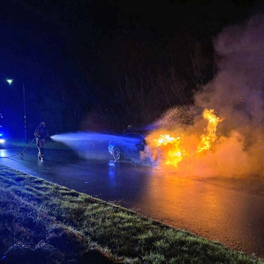 Autobrand bij Sportpark in Hoofddorp