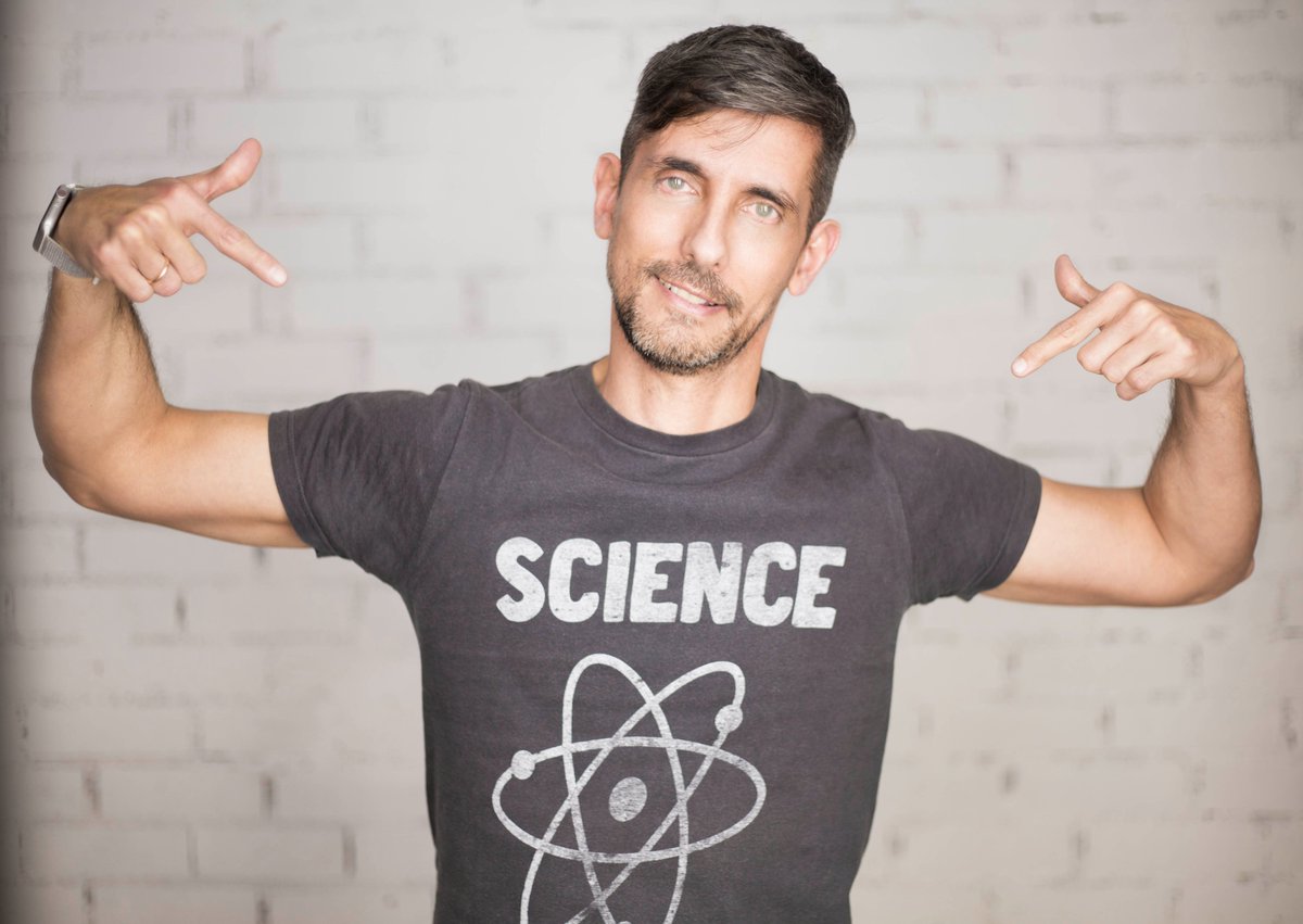 Hola, me llamo Eduardo López-Collazo, soy científico y no es que crea en la Teoría de la Evolución, es que tiene el respaldo científico, no se basa en creencias mágicas #MensajeMayorOreja Lo bueno de la ciencia es q es cierta creas en ella o no, porque se renueva  constantemente.