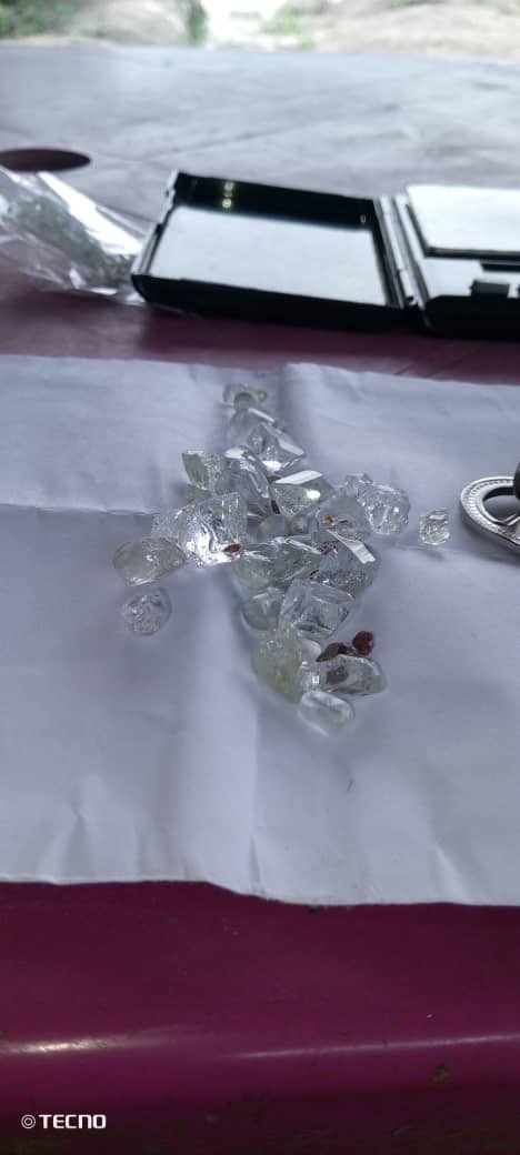 rikodegenerale's tweet photo. Unpolished Diamond Crystals for sale https://t.co/VHtxTOgVbp
