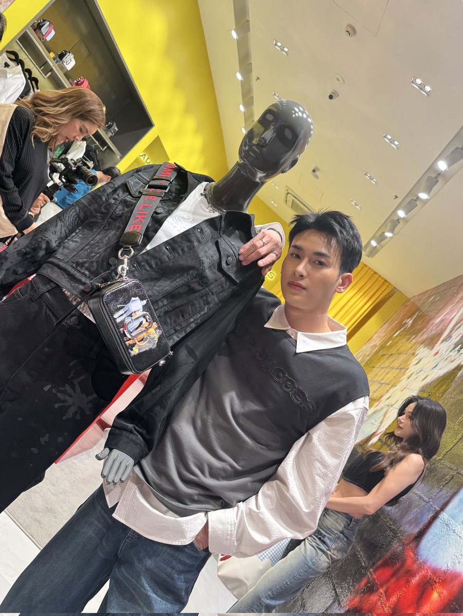 เท่ห์
#MarcJacobsXTheWizardofoz 
#MarcJacobs 
#MarcJacobsTH 
#ไฮด์ศรุญสธร
#haiisarunsathorn