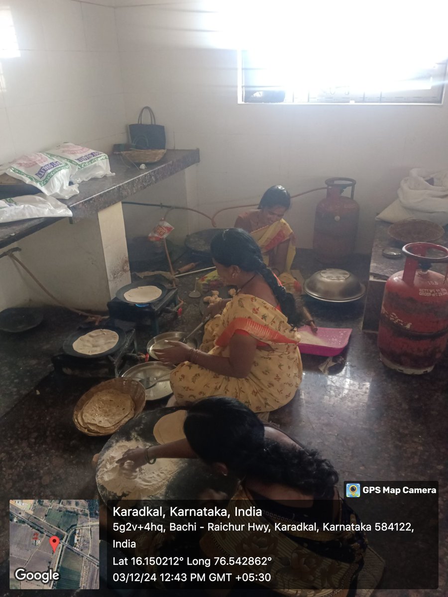 SiddarthHugar1's tweet photo. Good afternoon sir ,,,,Afternoon lunch @ Dr. B.R. Ambedkar post metric boys PUC hostel Lingasugur https://t.co/8PwC1MqedD