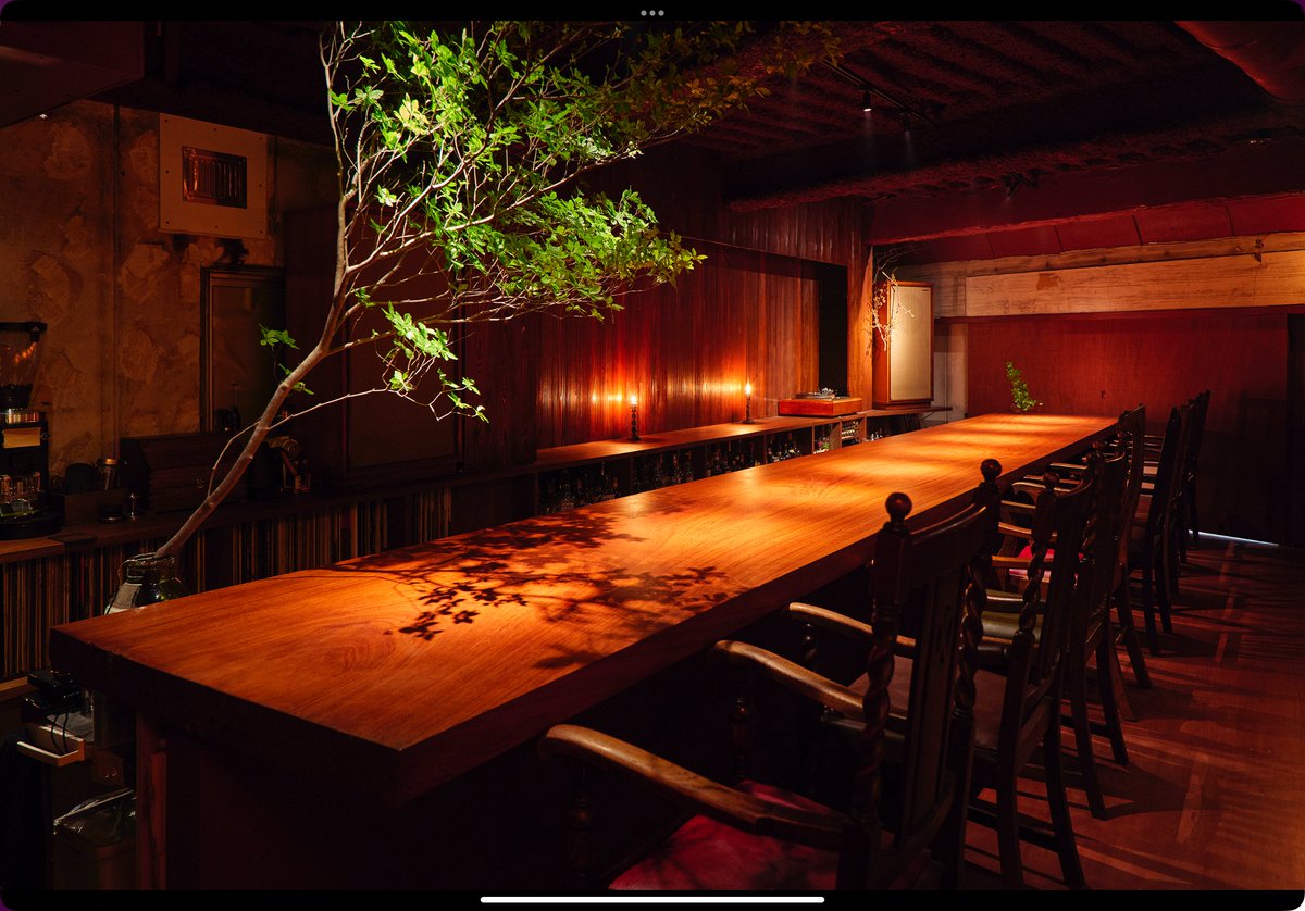 育てていく深紅のbar　-完成しない改修 - 
開口の開け閉め

photo : yasuhiro takagi