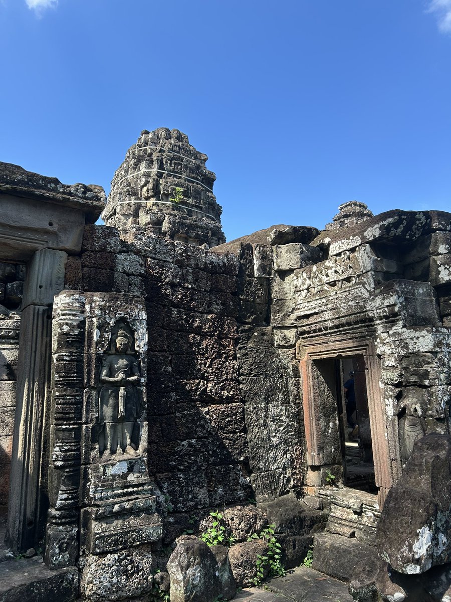 Tristan21000a's tweet photo. Un premier échantillon de ma visite hier du site archéologique d’Angkor. #Cambodge #art #patrimoine #khmers #AngkorWat #BanteayKdei #TaProhm Il y a plus de 100 temples, on en a vu 7-8. https://t.co/whNmuYwoUN