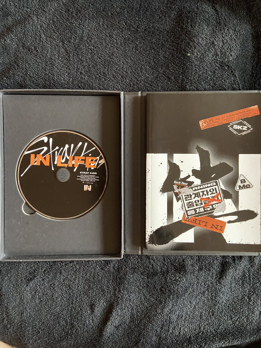 straycarts's tweet image. #straycarts_sells 

stray kids in life limited album

- unsealed ; see pics for inclusions
           ⤷ 350 + lsf

mod : jnt  
mop : gcash / maya 

🏷 wts lfb stray kids skz in life limited bangchan lee know changbin hyunjin han jisung felix seungmin i.n ph