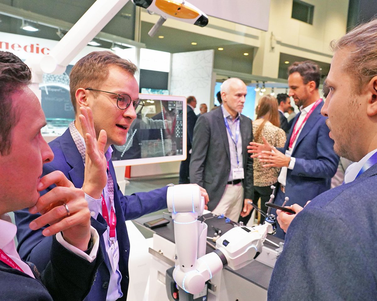 🌐 We had a fantastic time with langer medical at the 19th Annual Conference of the German Spine Society. Thank you to everyone who visited our booth and attended our Lunch Symposium!

Learn more about our spine solutions here: brainlab.com/surgery-produc…