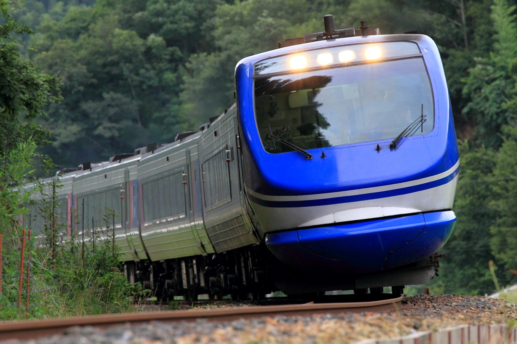 chizukyu's tweet photo. 本日12/3、開業30周年を迎えました。ご乗車いただきましたお客様、応援してくださった智頭線沿線の皆様、ファンの皆様にお礼申し上げます。この先も周年行事を皆様とお祝いできますよう、社員一同頑張ってまいりますので今後ともよろしくお願いいたします！
#智頭急行
#anniversary https://t.co/Bk9BNCIHa1