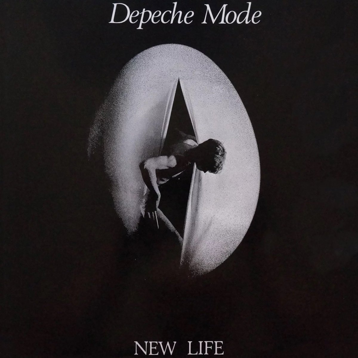 #Top31DepecheMode 29

New Life | 1981

Another rare foray into the Vince Clarke era as I prefer my Mode when they got all industrial and perverse. Still, I’ve always had a soft spot for New Life.

youtu.be/IXB5K7WeCHc?fe…