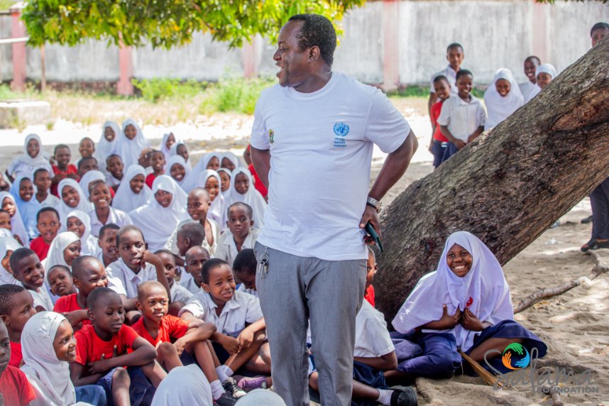 Salama Foundation (@salamafound) on Twitter photo Msafara wa kuhamasisha jamii kutokomeza #Ukatili umepita mkoa wa pwani na kuzungumza na wazazi,walimu,wanafunzi pamoja na vijana wengi namna nzuri ya kushirikiana na vyombo mbalimba ili kutokomeza kabisa ukatili #TokomezaUkatili #endgbv #16DaysOfActivism @genderlinks <a href="/WiLDAFTz/">WiLDAF Tanzania</a> Msafara wa kuhamasisha jamii kutokomeza #Ukatili umepita mkoa wa pwani na kuzungumza na wazazi,walimu,wanafunzi pamoja na vijana wengi namna nzuri ya kushirikiana na vyombo mbalimba ili kutokomeza kabisa ukatili #TokomezaUkatili #endgbv #16DaysOfActivism @genderlinks <a href="/WiLDAFTz/">WiLDAF Tanzania</a>