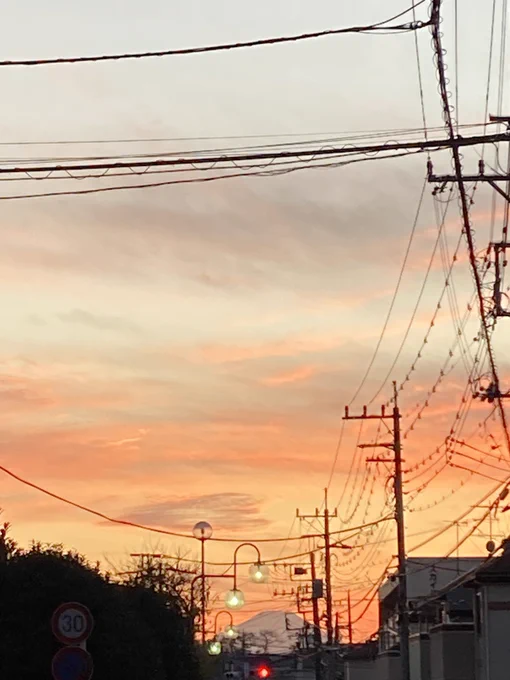 夕焼け富士山が見えるとテンションが上がる 
