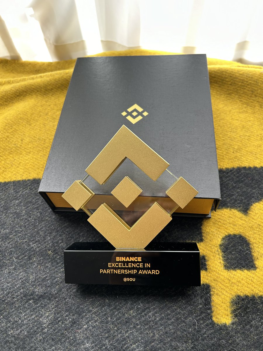 速報】Binanceさんから「EXCELLENCE IN PARTNERSHIP AWARD」を頂きました！🎉 日本からは  @crypto___baby と私の2人が選出されたとのことで、大変光栄です！本当にありがとうございます！ これからもビットコインと仮想通貨の情報発信を頑張ります！よろしければフォロー  ...