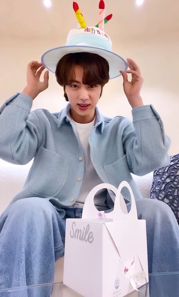 hourlyhyungline's tweet photo. for the loveliest, happy birthday to our moon🐹🎂 

#OurHappinessJinDay
#SuperstarJinDay
#WorldwideHandsomeJin
#YouAreLovedJin
#RunningWildWithJin
#IllBeThereForJin
#YoureOurSoulJin
#AnotherLevelWithJin
#OurRayOfLightJin
#3YearsWithSuperTuna
#HappyJinDay
#HappyBirthdayJin
#JINDAY https://t.co/EyGbxmZBvi