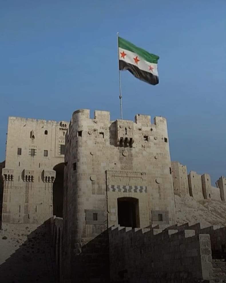 للخائفين على حلب: لا تخافوا عليها إذا استقرت:

فقط قارنوا بين الوضع في المناطق المحررة منذ سنوات والوضع في مناطق النظام. في المحرر مولات من طراز عالمي، جامعات من طراز عالمي، كهرباء 24 ساعة، انترنت 24 ساعة، افران 24 ساعة، وهناك حتى صناعات رائعة. خذ سيارتك الى المحرر وسيحولونها لك