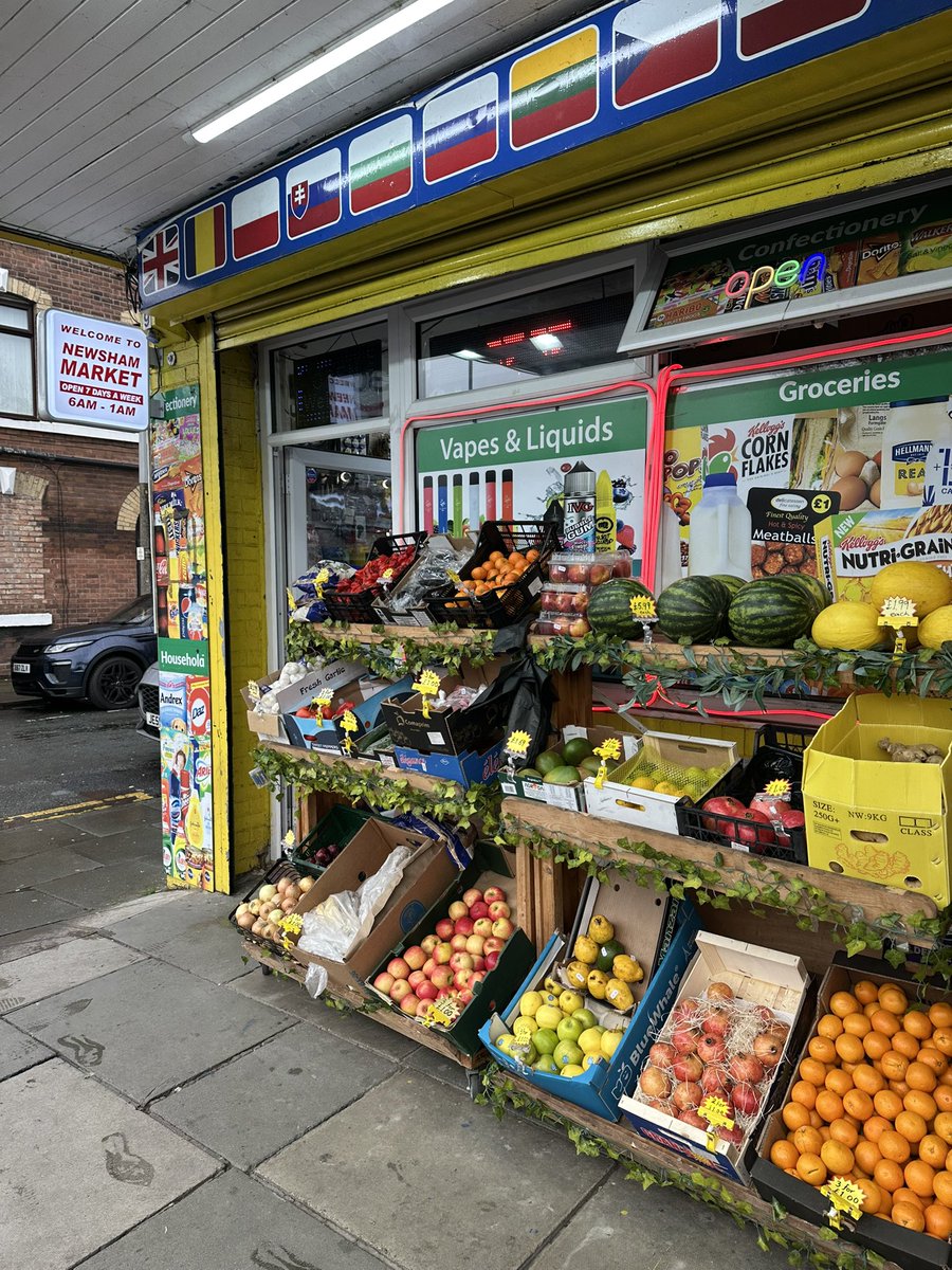 I was delighted to see a local shop by my office yesterday with a wonderful selection of fresh fruit &amp; veg.

A brilliant healthy resource for the community

We need a lot more of this in West Derby and beyond <a href="/AlexRoseCharity/">Alexandra Rose Charity</a> 
🍓🍒🍊🍉🍆🍍🥒

#RightToGoodFood 
#ShopLocal
