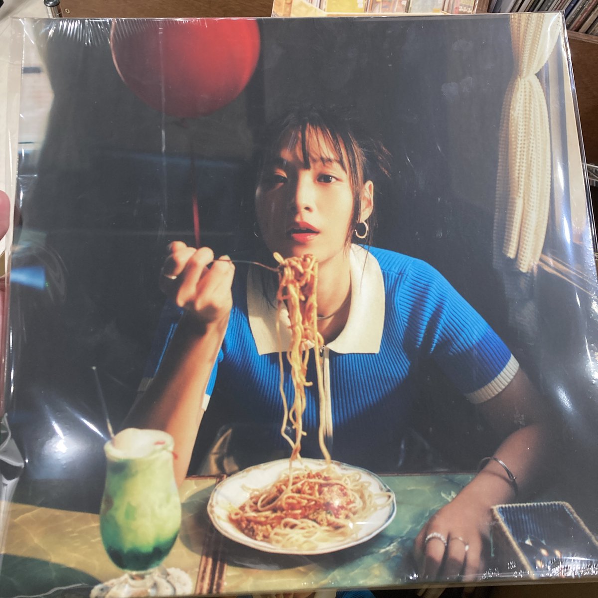 【入荷情報】
yomm/スクランブル - 東京 (LP/HRLP352)
韓国のモデル / SSW、チェ・ジョンユンのソロ・プロジェクト「yomm」。先行するそれらの楽曲に加え、キセルの辻村豪文が作詞作曲・アレンジを担当した「本で読んだだけ」、自身が作詞作曲した「スクランブル - 東京」を含む全6曲のデビューEP！