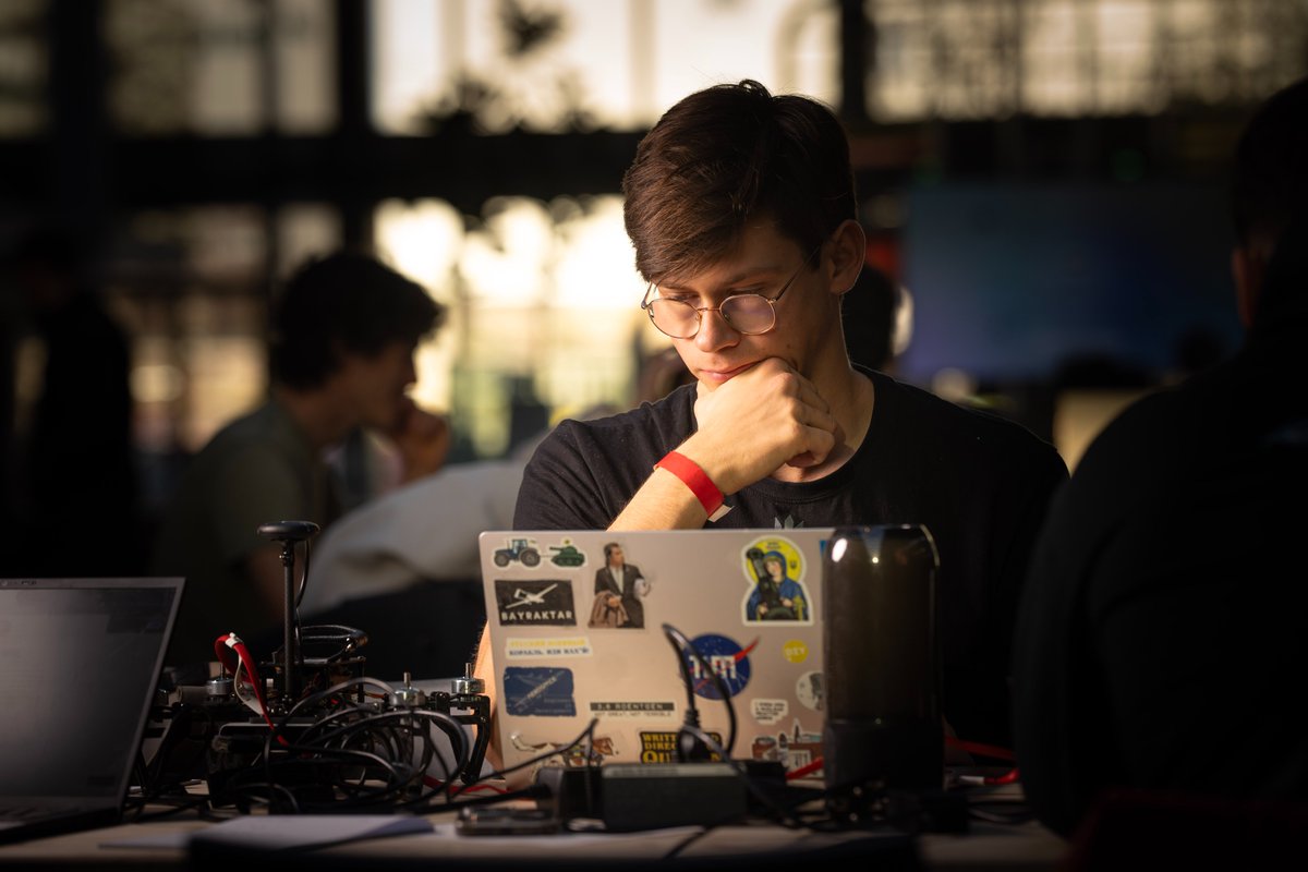 We did it again: Last weekend, we organized Europe's largest Defense Tech Hackathon in Paris with 170+ participants and 34 projects 🚀

1st place: "Automatic event-based detection and tracking of UAVs and Shahed drones in challenging lighting conditions" by Gregor Lenz, Karl