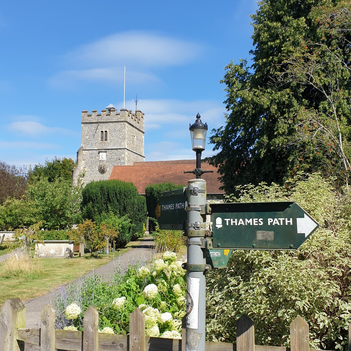 Thames Path National Trail (@thamespathnt) on Twitter photo Discover Queen Cynethryth, Abbess of Cookham Abbey, and the people who lived there with archaeologists from <a href="/UniofReading/">Uni of Reading</a> in this talk on 17 December 🔽
ticketsource.co.uk/friends-of-coo…
Then plan a visit with <a href="/gojauntly/">Go Jauntly</a> Thames Rail to Trail Walk walks.gojauntly.com/collections/ra… Discover Queen Cynethryth, Abbess of Cookham Abbey, and the people who lived there with archaeologists from <a href="/UniofReading/">Uni of Reading</a> in this talk on 17 December 🔽
ticketsource.co.uk/friends-of-coo…
Then plan a visit with <a href="/gojauntly/">Go Jauntly</a> Thames Rail to Trail Walk walks.gojauntly.com/collections/ra…