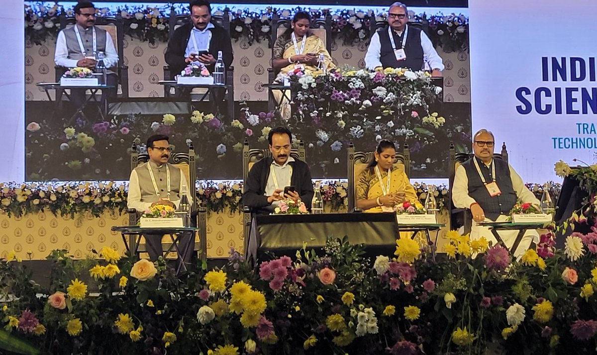 IISF_2024's tweet photo. 1/3 Glimpses from the visit of Dr. S. Somanath, Chairman ISRO at #iisf2024!!! @CSIR_IND @csir_niist @isro @IndiaDST @DBTIndia @moesgoi @vibhaindia https://t.co/iJZIFKcrF9