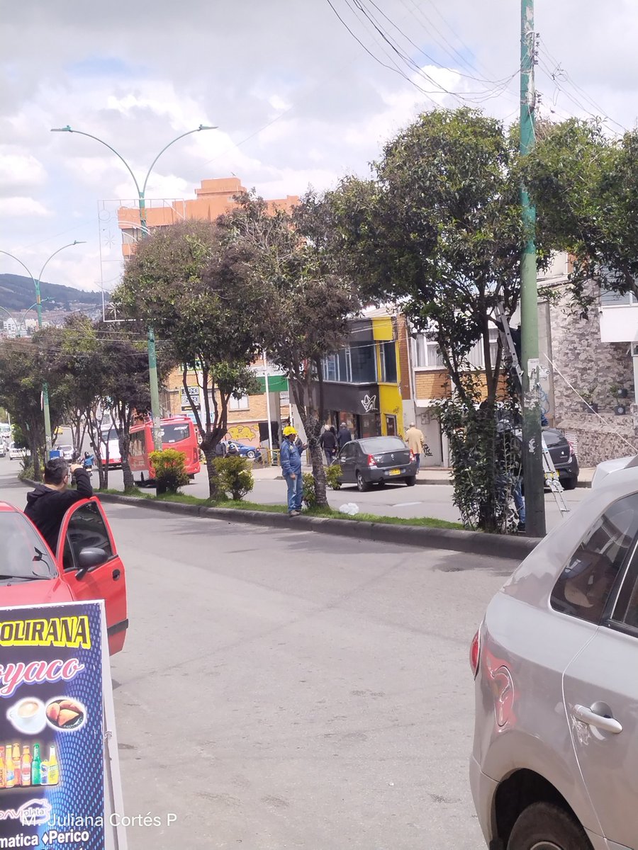 ¿Vamos a tiempo para la decoración de navidad?  #Tunja #improvisado <a href="/AlcaldiaTunja/">Alcaldía Mayor de Tunja</a> imágenes tomadas hoy 2 de diciembre a las 11 am, se les vino el Aguinaldo y no hay nada instalado...¡Paguemos más personal para alcanzar dado que hay tanto 🫰!