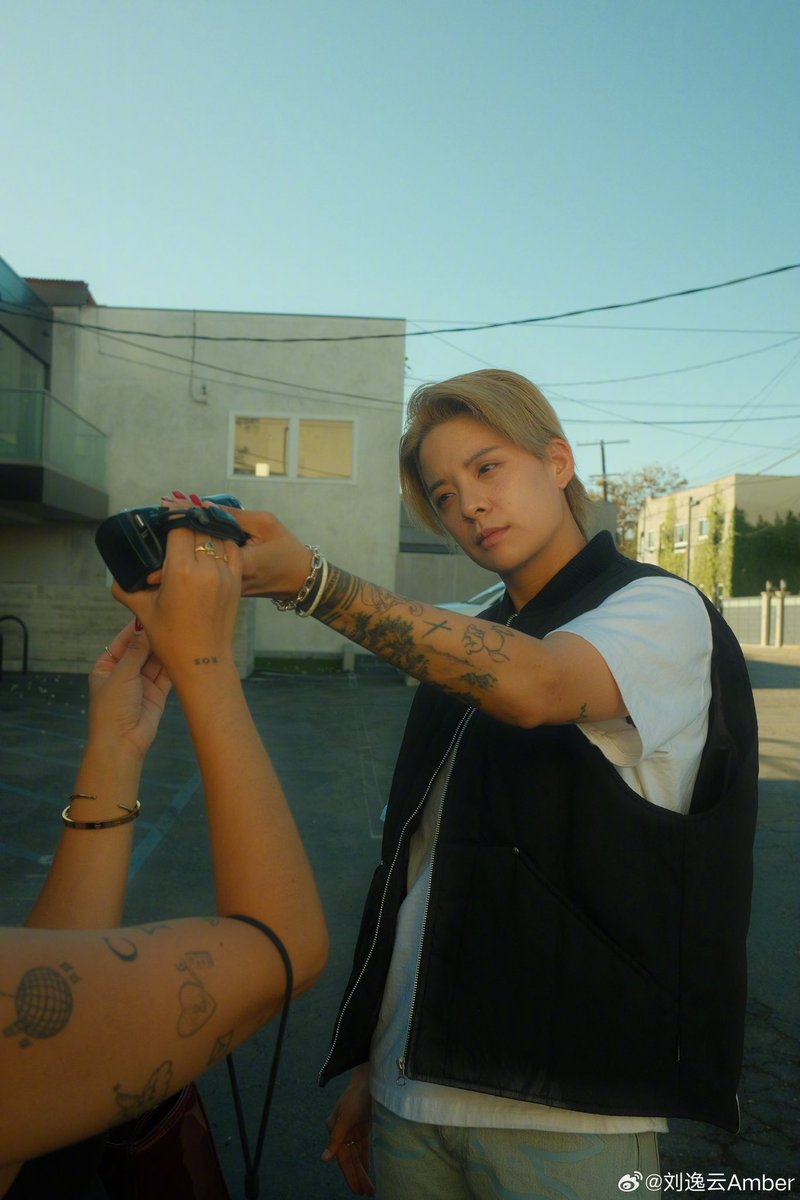 amberroyalcom's tweet photo. 20241203 Amber Weibo Update 

@amberliu 📸✨

#AmberLiu 
#刘逸云 https://t.co/gmPO8uB7vz