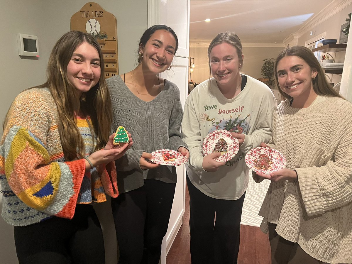 WoffordSoftball's tweet photo. Had such a great time at our early Christmas party this year! Safe to say we’re cookie decorating pros now too! Hope everyone has an amazing holiday season! ☃️🎁✨ https://t.co/q7PdtYTWcT