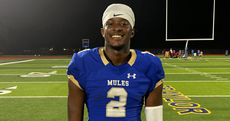 SWiltfong_'s tweet photo. The nation's No. 1 ATH Michael Terry III says he'll be announcing 8:15 on Wednesday in the gym at his San Antonio (Texas) Alamo Heights School. Texas and Nebraska have been the finalists.

Profile: https://t.co/fCwCZS4Iit https://t.co/YolZ9b59Wl