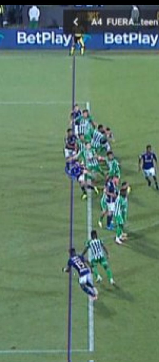 untalcaballo's tweet photo. Trazaron la linea con LA MANO DEL JUGADOR DE NACIONAL 

Jajajajajajaja hermano, es un HURTO más grande que el Atanasio, el fútbol no se juega con las manos.

Ya acaben esa mierda y denle la copa a Falcao. 
Hptas @Dimayor https://t.co/VmLhRgTnFv