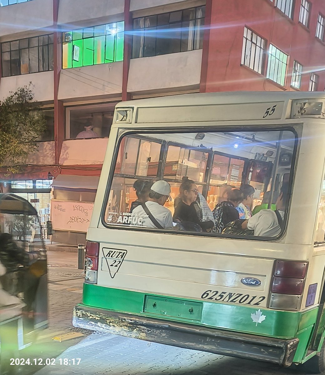 No hay placas
Luces rotas
En carril del <a href="/MetrobusCDMX/">Metrobús CDMX</a> 
Pero apoyando a <a href="/OHarfuch/">Omar H Garcia Harfuch</a> 
#LaVerdaderaCDMX