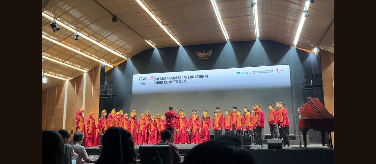 cr_faperta's tweet photo. Chorus Rusticarum Faperta UNEJ Raih GOLD B MEDAL pada Ajang 3rd Soegijapranata International Choir Competition 2024.
Full information at Blog Chorus Rusticarum: 🔗https://t.co/EycmTMrmOo
After movie Kilas balik perjalanan kami mengikuti lomba SICC : 🔗https://t.co/ASpnOVfzlr

#CR https://t.co/lOqU9W6oqf