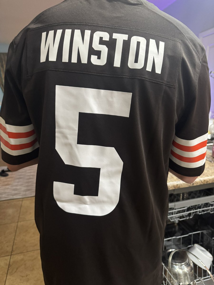 MrB0tch's tweet photo. Win or lose, give @Jaboowins the keys to Cleveland. #CLEvsDEN #Browns #DawgPound https://t.co/3tE2Wxf6Wi