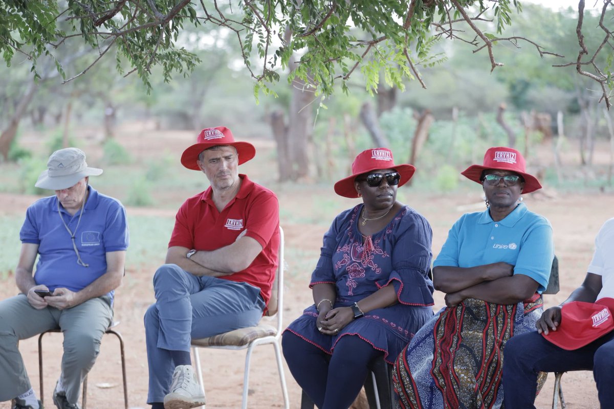 UNICEF ZIMBABWE (@unicefzimbabwe) on Twitter photo Day 1 of the EU Monitoring Field Visit in Gwanda 🇿🇼, joined by Rep <a href="/EtonaEkole/">Etona Ekole</a>:
The #ERVHIZ project, funded by @Euinzim w/ <a href="/FAO/">Food and Agriculture Organization</a> & <a href="/UNICEFZIMBABWE/">UNICEF ZIMBABWE</a>, boosts resilience for 1500+ households through clean water, nutrition education & agriculture in Gwanda.
<a href="/whhzim/">Welthungerhilfe Zimbabwe</a> <a href="/FNC_Zim/">Food and Nutrition Council Zimbabwe</a> Day 1 of the EU Monitoring Field Visit in Gwanda 🇿🇼, joined by Rep <a href="/EtonaEkole/">Etona Ekole</a>:
The #ERVHIZ project, funded by @Euinzim w/ <a href="/FAO/">Food and Agriculture Organization</a> & <a href="/UNICEFZIMBABWE/">UNICEF ZIMBABWE</a>, boosts resilience for 1500+ households through clean water, nutrition education & agriculture in Gwanda.
<a href="/whhzim/">Welthungerhilfe Zimbabwe</a> <a href="/FNC_Zim/">Food and Nutrition Council Zimbabwe</a>