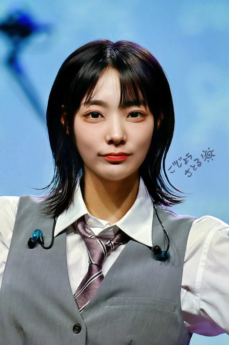 stonecrab79's tweet photo. 20241201 시연 디어마이뮤즈 포토타임
'이거 증명사진 인가요?'

#qwer #시연 #이시연 #시요밍 #SIYEON #정장밍 #포토타임 https://t.co/6JkopCAqsg