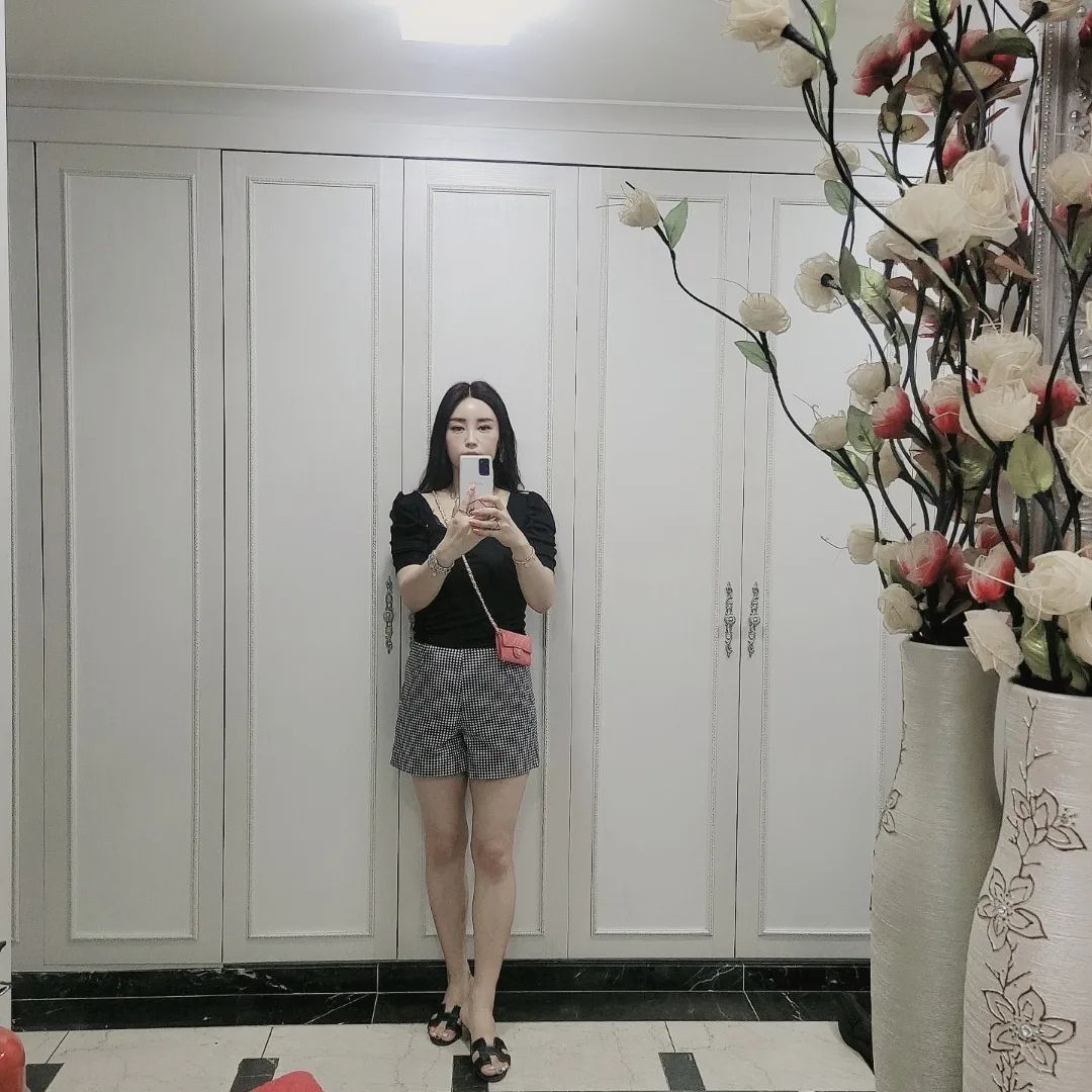 0906brad's tweet photo. 40대인 나랑 데이트 할분있나요 ~?

외롭네요 ..

텔레줘바요 ....

#섹트 #오픈 #40대 #유부녀 #만남 #텔레 https://t.co/Lurjb5cRXB