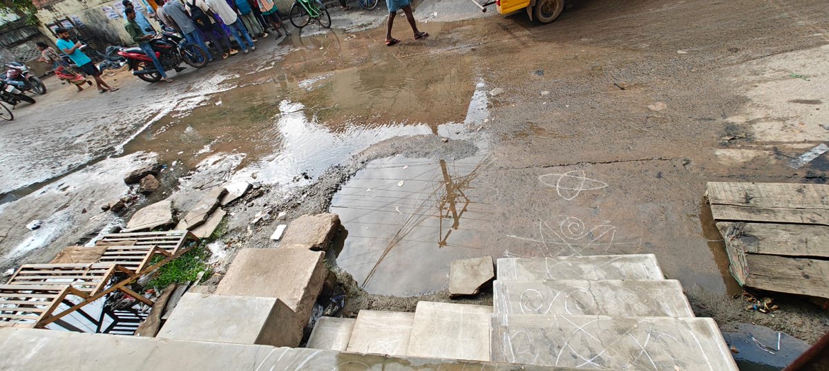 mylittlecorner's tweet photo. (1/n) This is the sorry state of Bellapu Street in Tuni, where the road is overflowing with drainage water. This road has four national banks and a school adjacent to it where nearly 500 students go.

@Divya_Yanmala @eenadulivenews @CDMA_Municipal https://t.co/ij34VFp0dJ