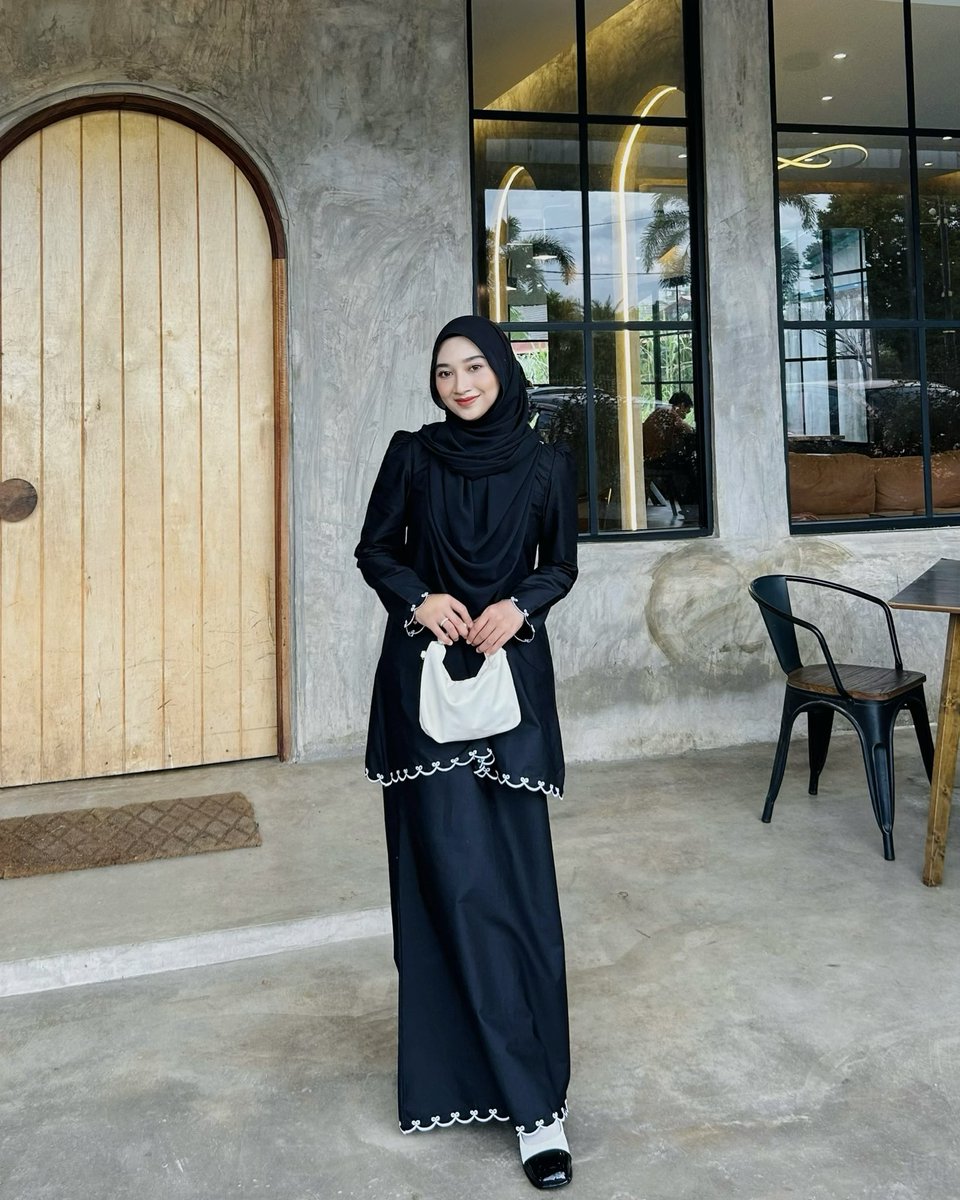 Kalau pakai warna hitam ni terus nampak kurus dan tinggi kan 🤭?