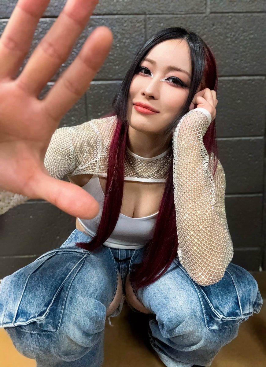 SheNeedsNoOne's tweet image. I like my pants only partially useful.