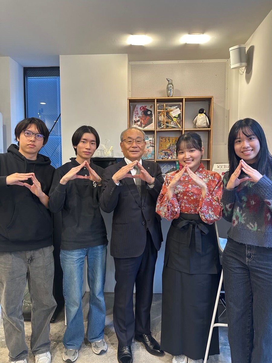 mu_emc's tweet photo. 福島県西会津奥川地域の魅力に惹かれたEMC生たちが、この地のお米を使ったおむすび屋さん「結」を立ち上げて1周年となりました。12月1日には1周年記念イベントも開催し、たくさんのみなさまとお祝いをしました!西会津町長の薄さんにもご来場いただきました!!
#武蔵野EMC #西会津 https://t.co/0cHeq851Uh