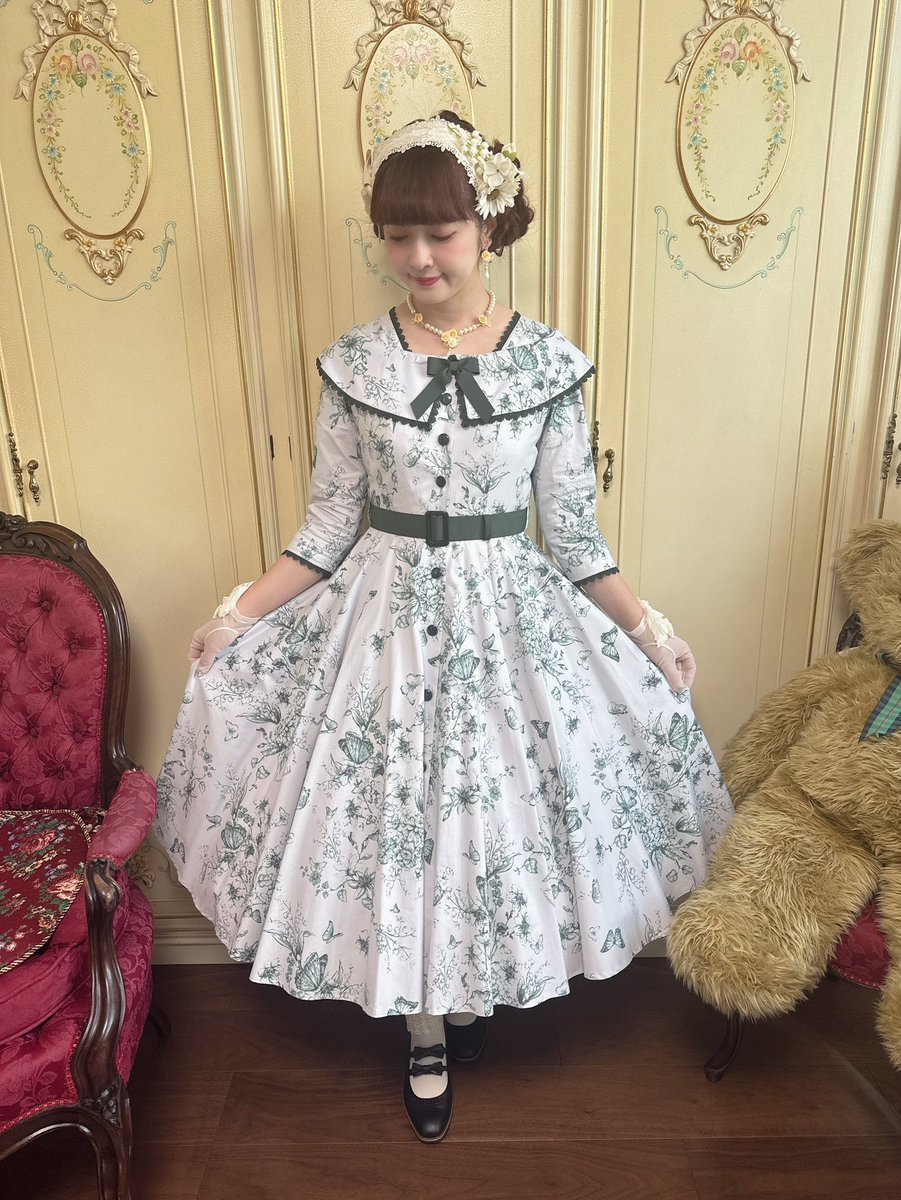 木漏れ日の中の鈴蘭ワンピース👗♥️ ダークグリーン🎀 イノワさん