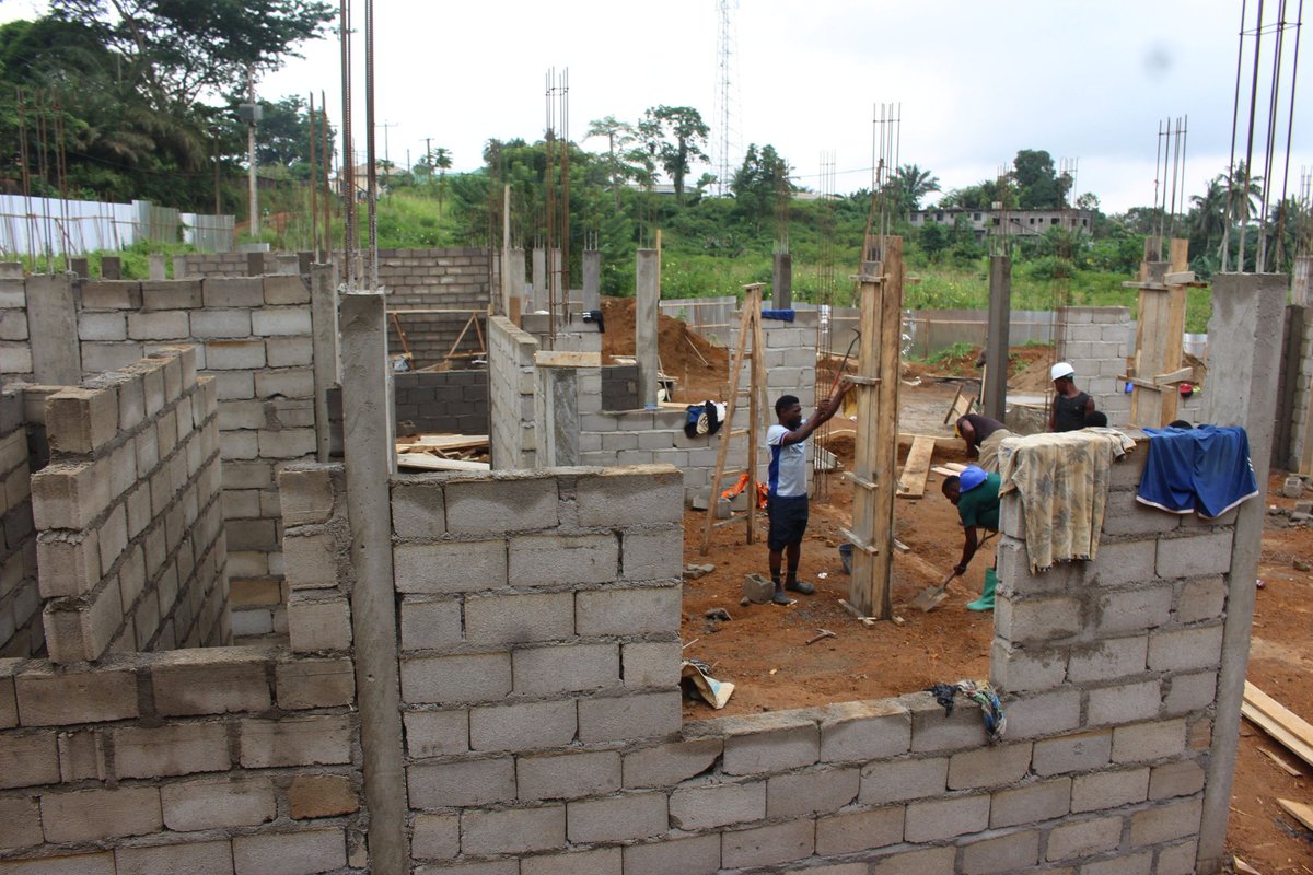 date_africa's tweet photo. 🇨🇲Cameroon : Construction of low-cost houses in Kumba I municipality. 
Effective work for the construction of low cost houses is ongoing.

    Together, we are building a brighter future for Kumba I Council
#utdacameroun #utdacameroon #utdainfo #utdakumba #utdakumba_1_council https://t.co/EHsBszEvxg