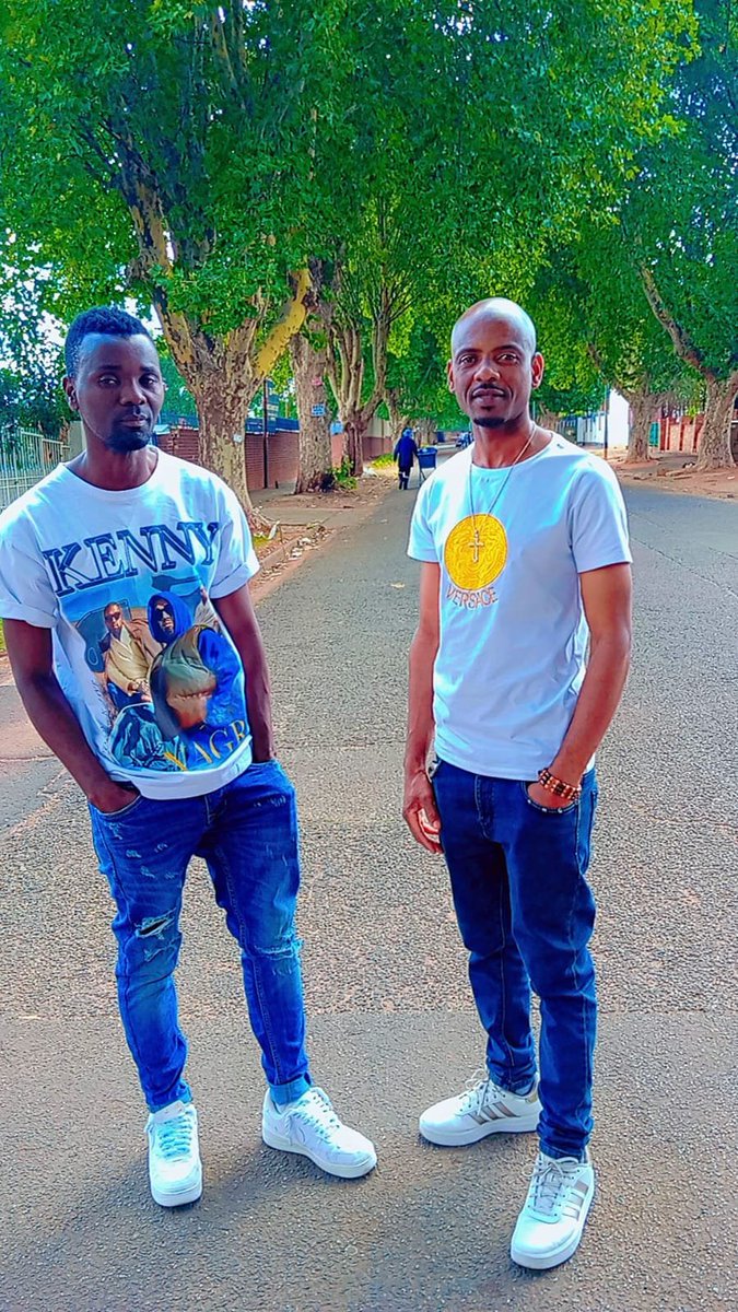 FundoKamdidi's tweet photo. With bro https://t.co/sl746LgC7W