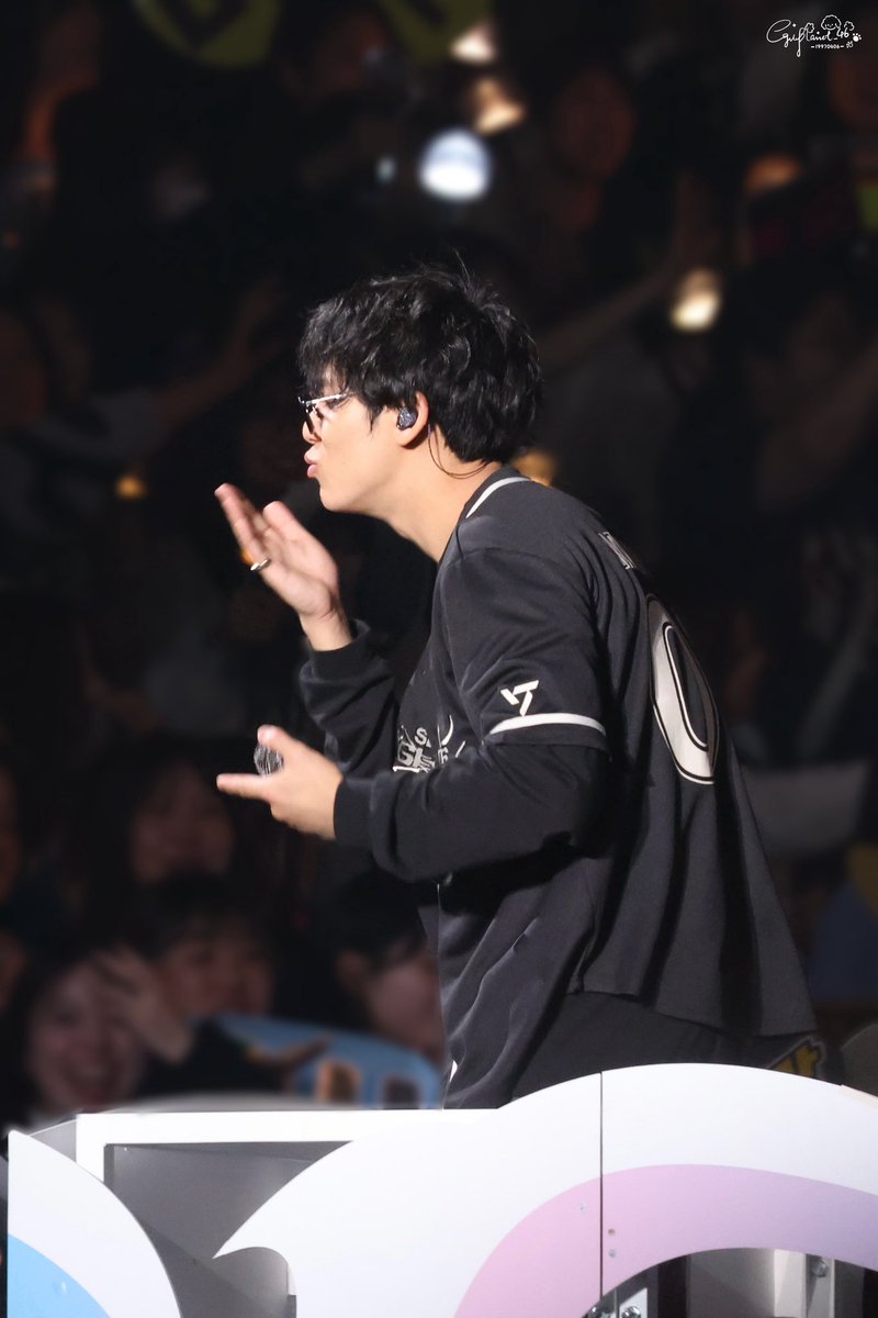 Mingyuying0406's tweet image. 241130 SEVENTEEN RIGHT HERE IN NAGOYA

손키스😚

#세븐틴 #SEVENTEEN 
#민규 #MINGYU #ミンギュ
@pledis_17