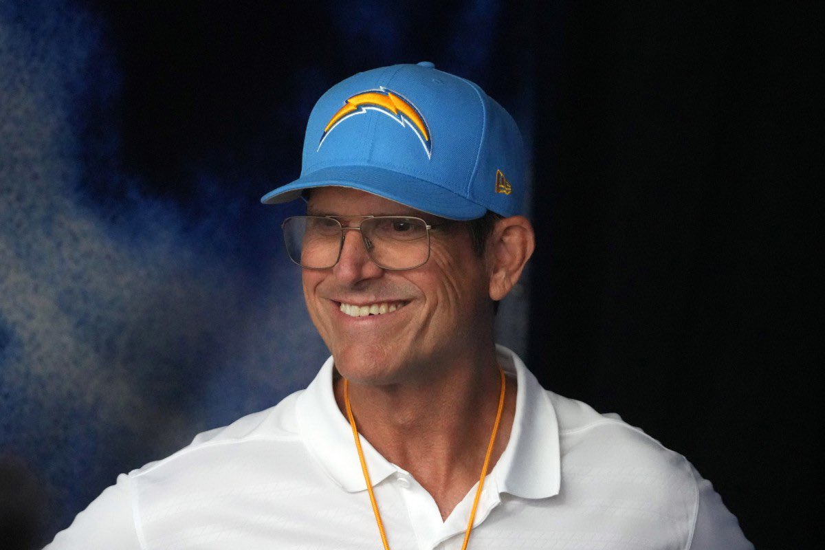 ChargersCountry's tweet photo. We’re ready⚡️ #BOLTUP

#LACvsKC ⚡️🚀 @SNFonNBC https://t.co/s7uUnDfjqc