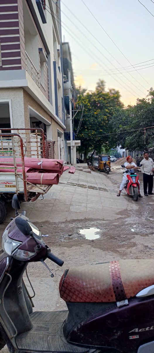 sam4humanity's tweet photo. Hello sir This apartment owner encroached road by taking out his house ramp 10 ft on road,kings colony opp old global concept School shastripuram div.kindly take necessary action.@GHMCOnline @ZC_Charminar @CommissionrGHMC https://t.co/7WXQg41zQB