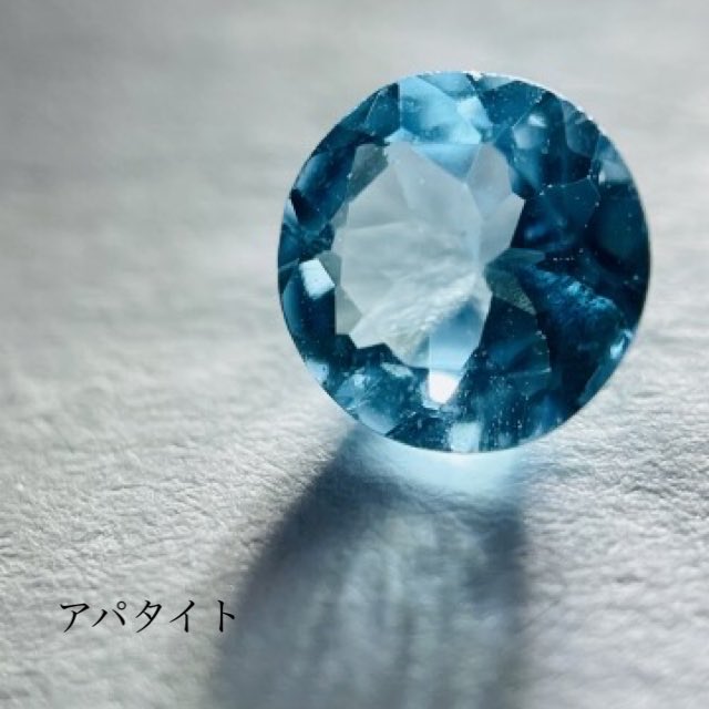 elegancespice's tweet photo. ⿻*.·色から探すパワーストーン

💙ブルー

✧*｡アパタイト

・感情のバランスの保ち、心の平和と安定を促進させる
・家族間や夫婦・恋人同士の絆の深化
・人生の岐路や大事な場面での進むべき方向の発見 https://t.co/33cWHQctgi