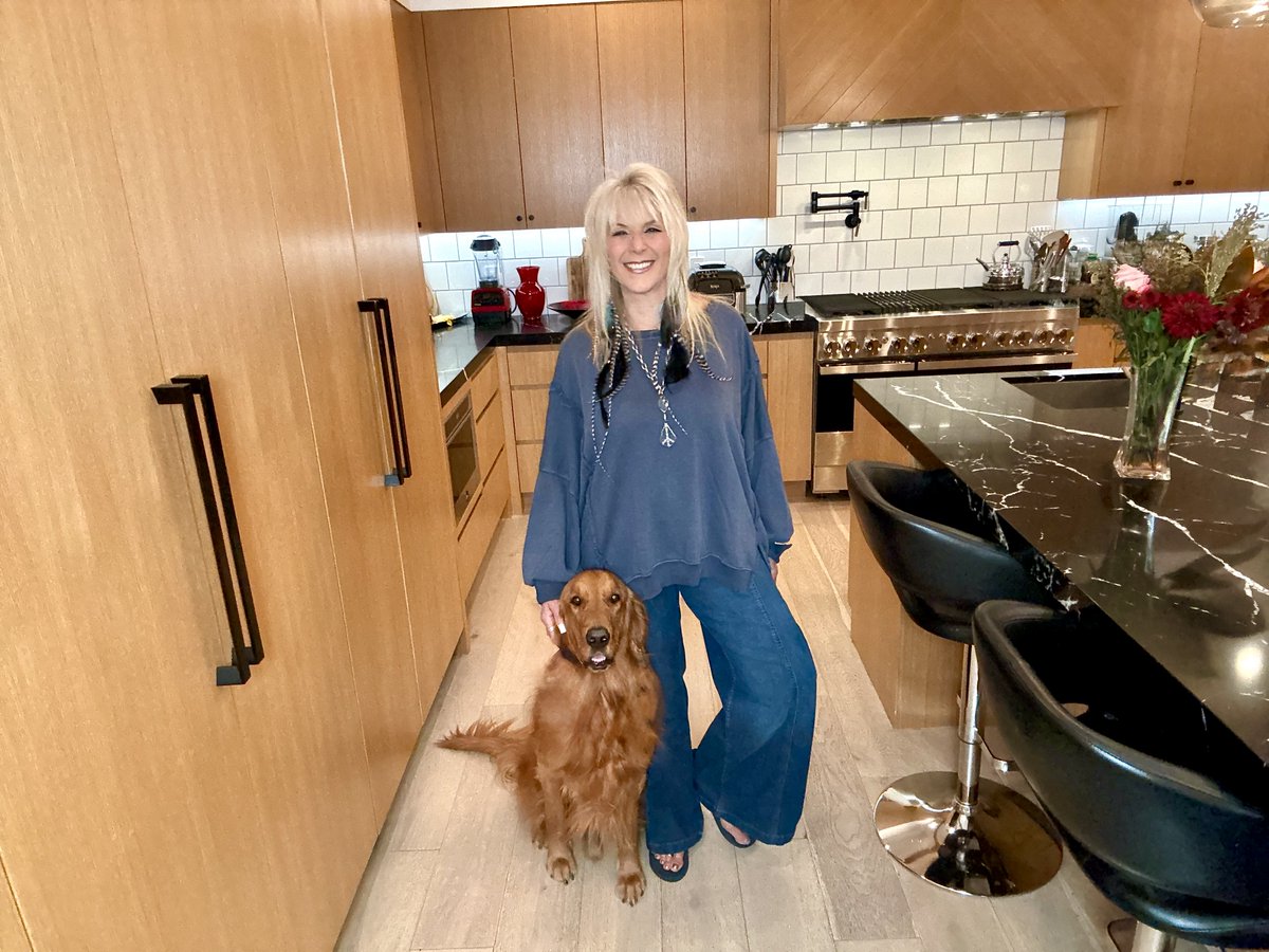 vickiabelson's tweet photo. We talked turkey and all the other stuff-ing. Holiday movies, #GladiatorII ππ»#TheSubstance - umβ¦ you decide, #BadSisters ππ»#Yellowstone ππ» #Shrinking ππ» #TheVoice - Ugh , except The #Snoop ππ»
#ShootingTheShitWithVicki
Replay: https://t.co/cGDVafnTTl
#comedy #StreamedLive https://t.co/Sl345hdyeZ