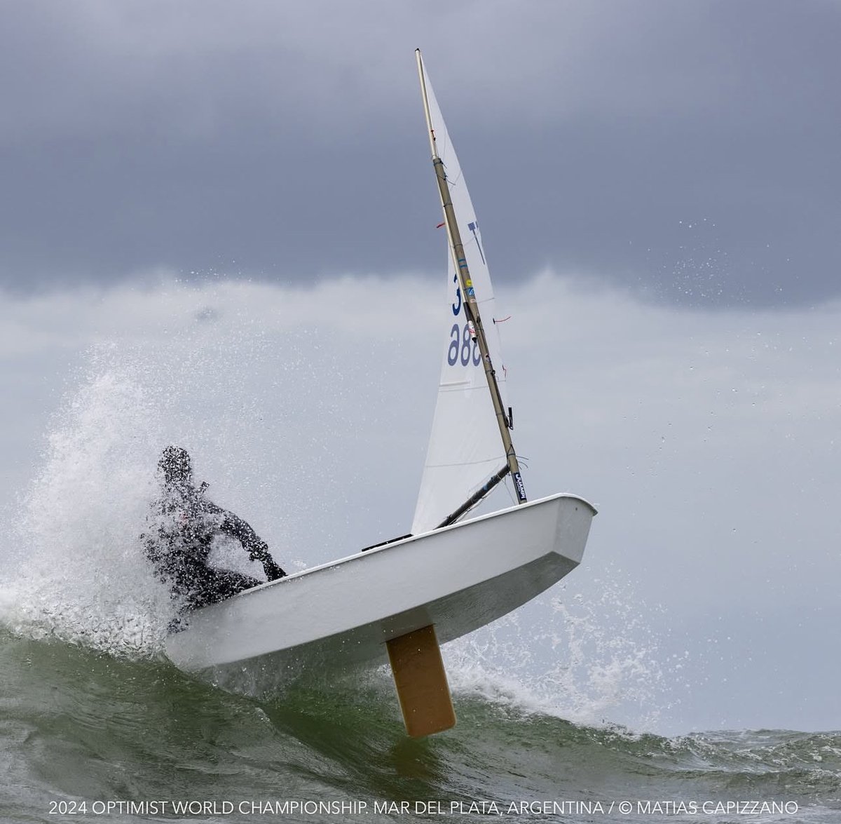 EugenioCingolan's tweet photo. Another great #sailing action photo by @matiascapizzano ➡️ #Optiworlds @mardelplata 🇦🇷 @worldsailing #IODA #Takeoff https://t.co/jgXw5VTnWE